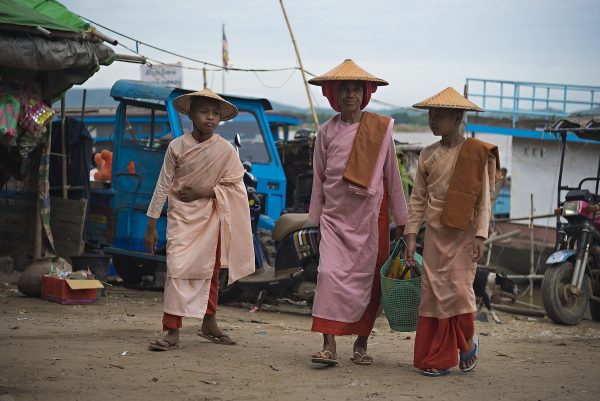 Fotograf a reporter, Mjanmarsko
